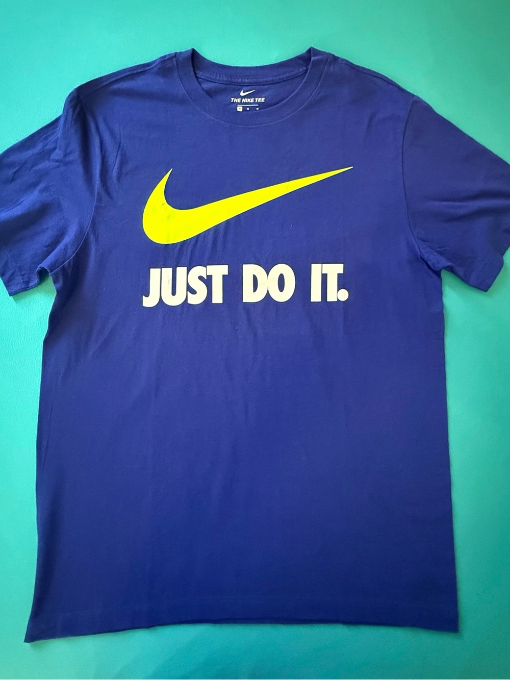 Nike Men’s Royal Blue Short‑Sleeve Tee with Yellow Swoosh